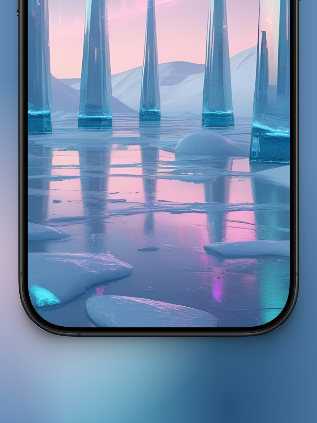 Imagen zoom abajo de ciudad de hielo futurista basado en cómo sería el mes de diciembre en el año 3000 con edificios en forma piramidal muy delgados metalizados holográficos y con puntas de luces holográficas y reflejos de hielo en tonos futuristas.
En el fondo se ve una aurora boreal rosada y montañas de nieve.