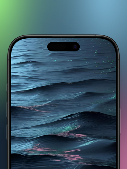 Olas con reflejo fluorescente en la parte inferior en tonos rosados y un poco de verde, el oceano es oscuro azulado.